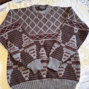 Vintage Men's Burgundy and Gray Patterned Crewneck Sweater
